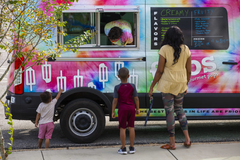 Frios Pops Frios Fun Van